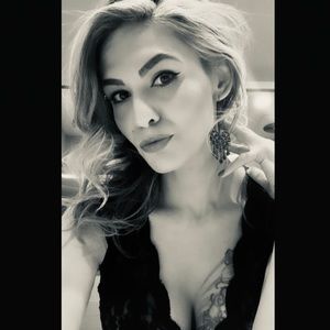 Meet your Posher, Suzanne